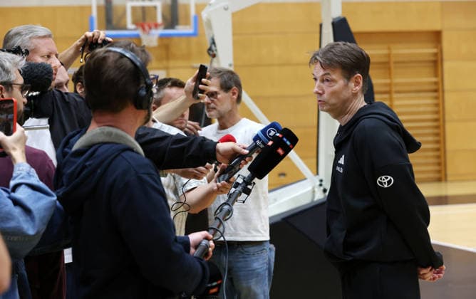 Bundestrainer Olaf Lange im Interview Aktion Oberkörper Training zur Vorbereitung auf die Weltmeisterschaft WM Basketball DBB Nationalmannschaft Frauen Saison 2026 2027 01.09.2026 Deutschland GER