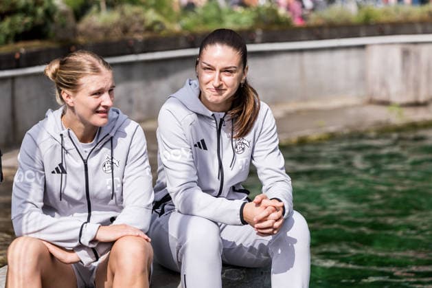 FC Köln Zootag; 01.09.2026 KÖLN, DEUTSCHLAND - SEPTEMBER 01: Anna-Lena Stolze (1. FC Köln, 7) und Laureta Elmazi (1. FC Köln, 26) während der Seelöwen Show während dem FC Zootag am 01. September 2026 im Kölner Zoo, Köln. Copyright: xBEAUTIFULxSPORTS Wunderlx