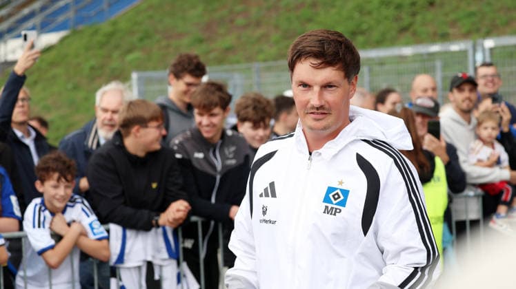 01.09.2026, xrekx, Fussball 1.Bundesliga, Hamburger SV - Training v.l. Merlin Polzin Trainer (Hamburger SV) Hamburg *** September 1, 2026, xrekx, Soccer, Bundesliga 1, Hamburger SV Practice, featuring Merlin Polzin, Coach of Hamburger SV, Hamburg