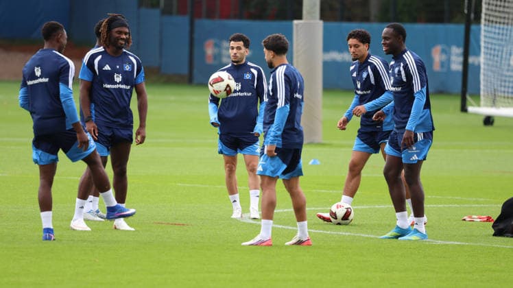 01.09.2026, xrekx, Fussball 1.Bundesliga, Hamburger SV - Training v.l. Terem Moffi (Hamburger SV) Zakaria El Ouahdi (Hamburger SV) Hamburg *** September 1, 2026, xrekx, Soccer, Bundesliga 1, Hamburger SV Training: Terem Moffi (Hamburger SV), Zakaria El Ouahdi (Hamburger SV), Hamburg