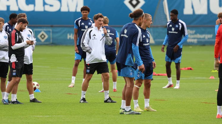 01.09.2026, xrekx, Fussball 1.Bundesliga, Hamburger SV - Training v.l. Merlin Polzin Trainer (Hamburger SV) Hamburg *** September 1, 2026, xrekx, Soccer, Bundesliga 1, Hamburger SV Training, featuring Merlin Polzin, Coach of Hamburger SV, Hamburg