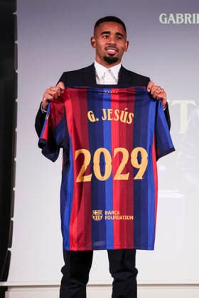 September 1, 2026, Barcelona, Barcelona, SPAIN: Gabriel Jesus poses with an FC Barcelona, Barca shirt during his presentation as new player of FC Barcelona at Commercial Office on September 01, 2026 in Barcelona, Spain. Barcelona SPAIN - ZUMAa181 20260901_zaa_a181_002 Copyright: xJavierxBorregox