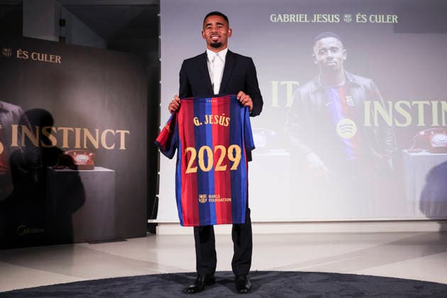 September 1, 2026, Barcelona, Barcelona, SPAIN: Gabriel Jesus poses with an FC Barcelona, Barca shirt during his presentation as new player of FC Barcelona at Commercial Office on September 01, 2026 in Barcelona, Spain. Barcelona SPAIN - ZUMAa181 20260901_zaa_a181_008 Copyright: xJavierxBorregox