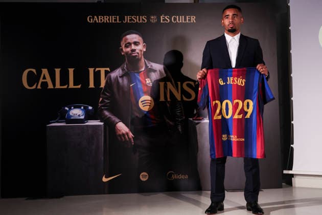 September 1, 2026, Barcelona, Barcelona, SPAIN: Gabriel Jesus poses with an FC Barcelona, Barca shirt during his presentation as new player of FC Barcelona at Commercial Office on September 01, 2026 in Barcelona, Spain. Barcelona SPAIN - ZUMAa181 20260901_zaa_a181_009 Copyright: xJavierxBorregox