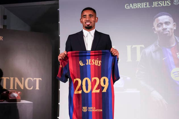 September 1, 2026, Barcelona, Barcelona, SPAIN: Gabriel Jesus poses with an FC Barcelona, Barca shirt during his presentation as new player of FC Barcelona at Commercial Office on September 01, 2026 in Barcelona, Spain. Barcelona SPAIN - ZUMAa181 20260901_zaa_a181_013 Copyright: xJavierxBorregox