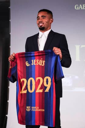 September 1, 2026, Barcelona, Barcelona, SPAIN: Gabriel Jesus poses with an FC Barcelona, Barca shirt during his presentation as new player of FC Barcelona at Commercial Office on September 01, 2026 in Barcelona, Spain. Barcelona SPAIN - ZUMAa181 20260901_zaa_a181_023 Copyright: xJavierxBorregox
