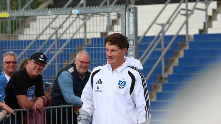01.09.2026, xrekx, Fussball 1.Bundesliga, Hamburger SV - Training v.l. Merlin Polzin Trainer (Hamburger SV) Hamburg *** September 1, 2026, xrekx, Soccer, Bundesliga 1, Hamburger SV Training, featuring Merlin Polzin, Coach of Hamburger SV, Hamburg