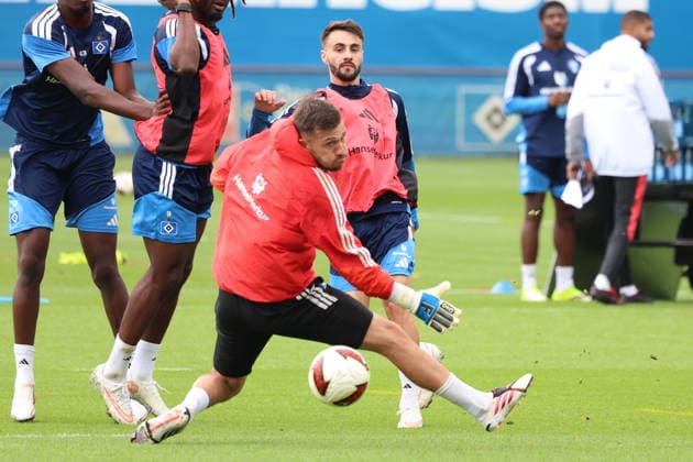 01.09.2026, xrekx, Fussball 1.Bundesliga, Hamburger SV - Training v.l. Daniel Heuer Fernandes (Hamburger SV) Fabio Vieira (Hamburger SV) Hamburg *** September 1, 2026, xrekx, Soccer, Bundesliga 1, Hamburger SV Practice, l Daniel Heuer Fernandes, Hamburger SV, Fabio Vieira, Hamburger SV, Hamburg