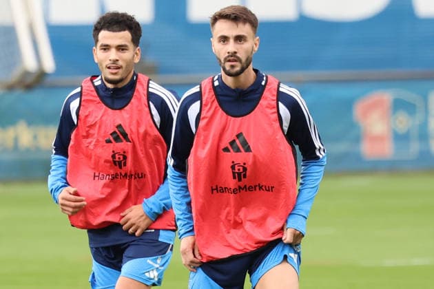 01.09.2026, xrekx, Fussball 1.Bundesliga, Hamburger SV - Training v.l. Zakaria El Ouahdi (Hamburger SV) Fabio Vieira (Hamburger SV) Hamburg *** September 1, 2026, xrekx, Soccer, Bundesliga 1, Hamburger SV Training, v. l. Zakaria El Ouahdi, Hamburger SV, Fabio Vieira, Hamburger SV, Hamburg