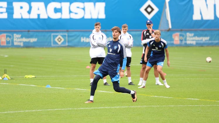 01.09.2026, xrekx, Fussball 1.Bundesliga, Hamburger SV - Training v.l. Otto Stange (Hamburger SV) Hamburg *** September 1, 2026, xrekx, Soccer, Bundesliga 1, Hamburger SV Training, photo by Otto Stange, Hamburger SV, Hamburg