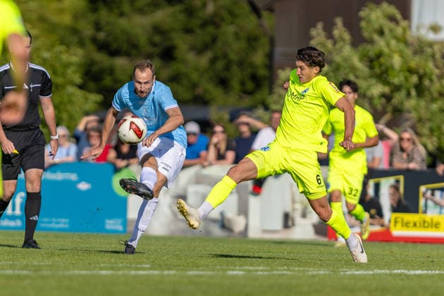 Zweikampf Jonas Kurz (TSGV Waldstetten, 06) Ben-Luca Fisher (SV Kickers Stuttgart, 06), GER, TSGV Waldstetten vs. SV Kickers Stuttgart, Fussball, Verbandspokal, DB Regio-wfv-Pokal, Herren, Achtelfinale, Spielzeit 2026 2027, 01.09.2026, DFL DFB REGULATIONS PROHIBIT ANY USE OF PHOTOGRAPHS AS IMAGE SEQUENCES AND OR QUASI-VIDEO, GER, TSGV Waldstetten vs. SV Kickers Stuttgart, Fussball, Verbandspokal, DB Regio-wfv-Pokal, Herren, Achtelfinale, Spielzeit 2026 2027, 01.09.2026 Waldstetten Copyright: xEibner-Pressefoto JanixPlessx EP_JPL