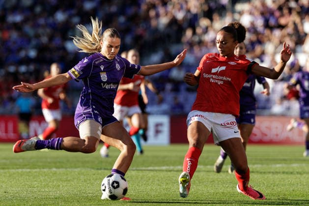 SOCCER - WCL, A.Wien vs Brann VIENNA,AUSTRIA,01.SEP.26 - SOCCER - UEFA Women s Champions League, qualification, FK Austria Wien vs SK Brann Bergen. Image shows Louise Schoeffel (A.Wien) and Josefine Birkelund (Brann).  GEPAxpictures xArminxRauthner
