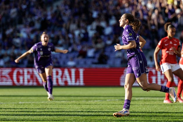 SOCCER - WCL, A.Wien vs Brann VIENNA,AUSTRIA,01.SEP.26 - SOCCER - UEFA Women s Champions League, qualification, FK Austria Wien vs SK Brann Bergen. Image shows the rejoicing of Virginia Kirchberger and Modesta Uka (A.Wien).  GEPAxpictures xArminxRauthner