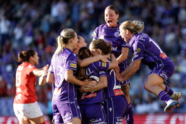 SOCCER - WCL, A.Wien vs Brann VIENNA,AUSTRIA,01.SEP.26 - SOCCER - UEFA Women s Champions League, qualification, FK Austria Wien vs SK Brann Bergen. Image shows the rejoicing of A.Wien with Modesta Uka (A.Wien).  GEPAxpictures xArminxRauthner
