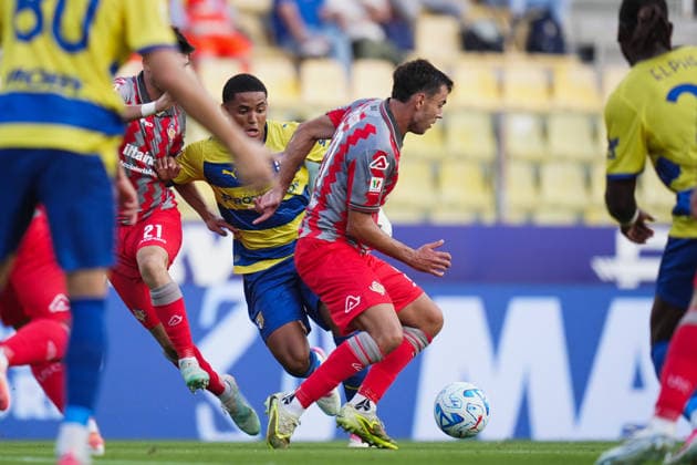 CremoneseÕs Simone Pontisso fights for the ball with ParmaÕs Sascha Britschgi during the Round of 16 of Frecciarossa Italian Cup 2026 2027 match between Parma and Cremonese at Ennio Tardini Stadium - Soccer - Parma, Italy - Tuesday September 1, 2026  Copyright: xMassimoxPaolone LaPressex