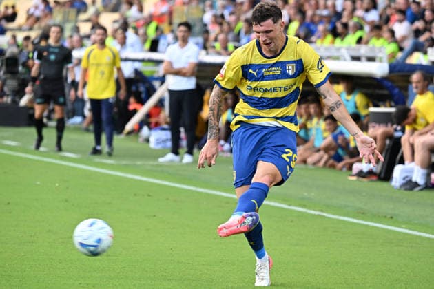 IPA88005057 - Franco Carboni of Parma Calcio 1913 carries the ball during the soccer match between Parma Calcio 1913 and US Cremonese, the Round of 16 of the 2026 2027 Frecciarossa Italian Cup at Ennio Tardini Stadium on September 1, 2026 in Parma, Italy.  Copyright: xRobertoxTommasini IPAxSportx xx 88005057