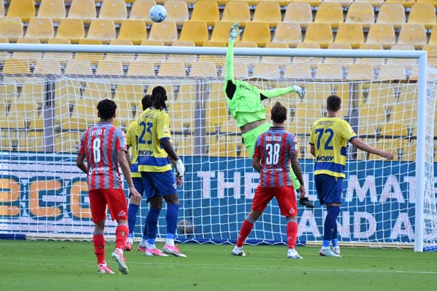 IPA88005062 - Franco Daffara of Parma Calcio 1913 controls the ball during the soccer match between Parma Calcio 1913 and US Cremonese, the Round of 16 of the 2026–2027 Frecciarossa Italian Cup at Ennio Tardini Stadium on September 1, 2026 in Parma, Italy.  Copyright: xRobertoxTommasini IPAxSportx xx 88005062