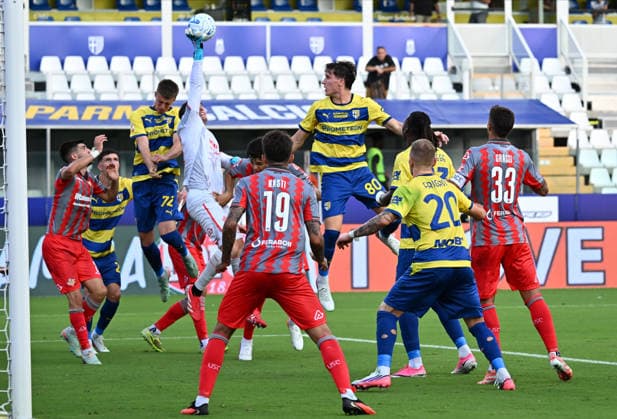 Parma Calcio v Cremonese - Coppa Italia Federico Agazzi of US Cremonese controls the ball during the soccer match between Parma Calcio 1913 and US Cremonese, a leg 16 match of the Frecciarossa Italian Cup 2026 2027, at Ennio Tardini Stadium in Parma, Italy, on September 1, 2026. Parma Italy Italy  Copyright: xRobertoxTommasinix originalFilename:tommasini-parmacal260901_npc43.jpg