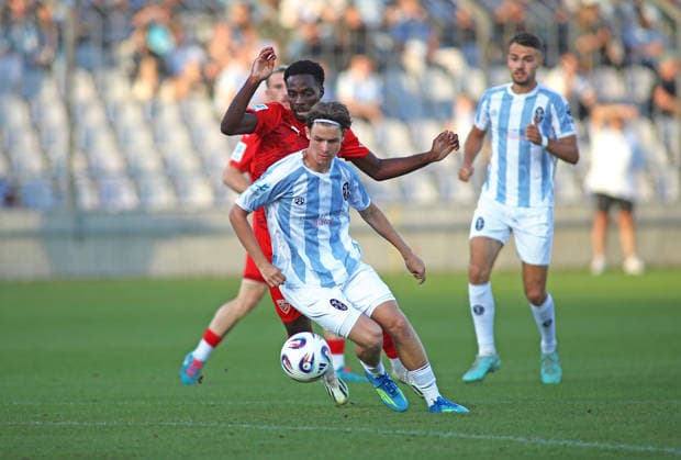 Fussball, Herren, Toto-Pokal, Ahtelfinale, Saison 2026 2027, TSV 1860 München - TSV Buchbach Grünwalder Stadion Raphael Ott (TSV 1860 München) in Aktion mit Ball