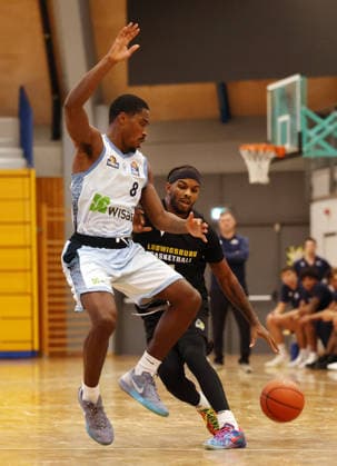 2026.09.01, Deutschland, Ludwigsburg, Basketball MHP Riesen Ludwigsburg vs. Frankfurt Slyliners, v.l. William Christmas (Frankfurt), Justin Kier (LB)