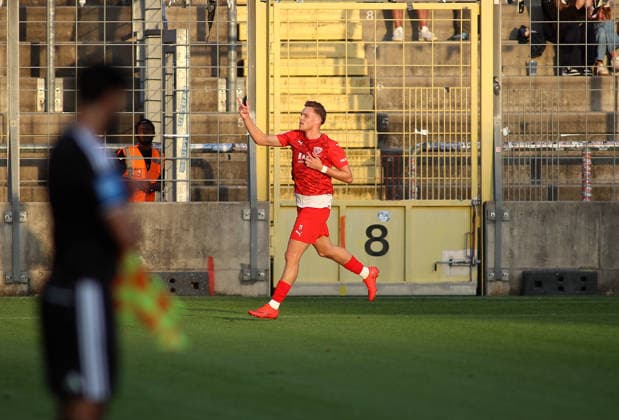 Fussball, Herren, Toto-Pokal, Ahtelfinale, Saison 2026 2027, TSV 1860 München - TSV Buchbach Grünwalder Stadion 0:1 durch Tobias Stoßberger Stossberger (TSV Buchbach) Tor, Jubel