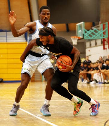 2026.09.01, Deutschland, Ludwigsburg, Basketball MHP Riesen Ludwigsburg vs. Frankfurt Slyliners, v.l. William Christmas (Frankfurt), Justin Kier (LB),