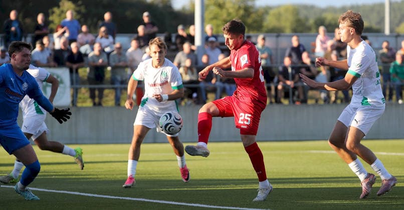 01.09.2026, xfsx, Herren, Fussball, Saison 2026 2027, BFV Verbandspokal, Achtelfinale: TSV Neudrossenfeld - FC Wuerzburger Kickers v.li.: Dominik Meisel (FC Wuerzburger Kickers) erzielt das Tor zum 0:1, scores the goal 0:1 Neudrossenfeld Deutschland