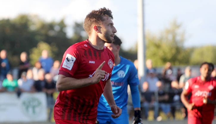 01.09.2026, xfsx, Herren, Fussball, Saison 2026 2027, BFV Verbandspokal, Achtelfinale: TSV Neudrossenfeld - FC Wuerzburger Kickers v.li.: Dominik Meisel (FC Wuerzburger Kickers) mit Torjubel, celebrate the goal, goal celebration, Jubel ueber das Tor zum 0:1 Neudrossenfeld Deutschland