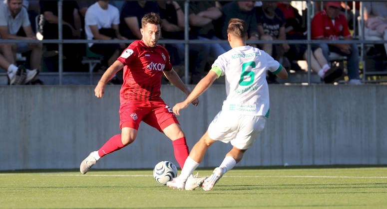 01.09.2026, xfsx, Herren, Fussball, Saison 2026 2027, BFV Verbandspokal, Achtelfinale: TSV Neudrossenfeld - FC Wuerzburger Kickers v.li.: Dominik Meisel (FC Wuerzburger Kickers), Nikolas Hofmann (TSV Neudrossenfeld) Neudrossenfeld Deutschland