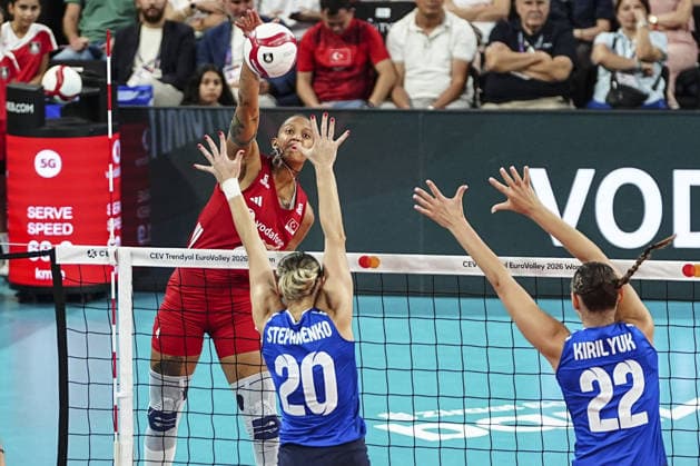 Turkiye v Azerbaijan - CEV EuroVolley 2026 ISTANBUL, TURKIYE - SEPTEMBER 1: Turkiye s Melissa Vargas (L) in action against Azerbaijan s Marharyta Stepanenko (20) during the CEV Women s European Volleyball Championship round of 16 match between Turkiye and Azerbaijan at Sinan Erdem Dome in Istanbul, Turkiye, on September 1, 2026. Agit Erdi Ulukaya Anadolu Istanbul Turkey. Editorial use only. Please get in touch for any other usage.  Copyright: x2026xAnadoluxAgitxErdixUlukayax