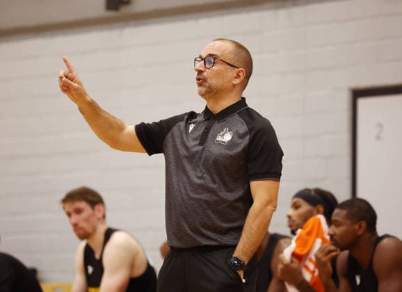 2026.09.01, Deutschland, Ludwigsburg, Basketball MHP Riesen Ludwigsburg vs. Frankfurt Slyliners, Trainer Carlos Duran Ortega (LB)