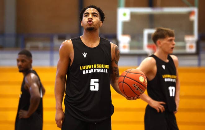 2026.09.01, Deutschland, Ludwigsburg, Basketball MHP Riesen Ludwigsburg vs. Frankfurt Slyliners, Ishmael Leggett (LB, Mitte)