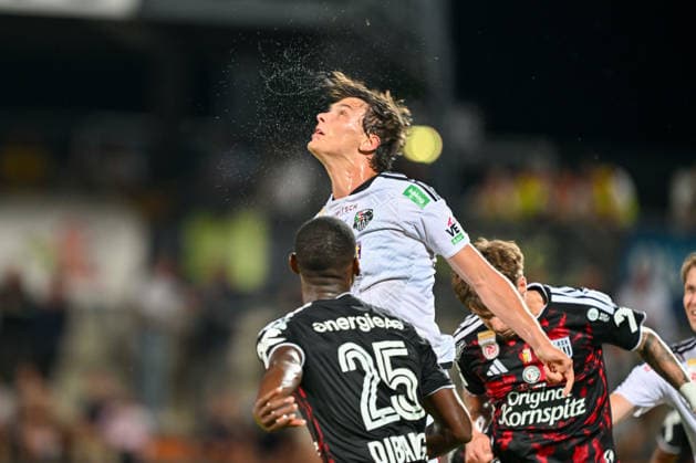 SOCCER - BL, WAC vs LASK WOLFSBERG,AUSTRIA,01.SEP.26 - SOCCER - ADMIRAL Bundesliga, Wolfsberger AC vs Linzer ASK. Image shows Yvan Dibango (LASK) and Matteo Kitz (WAC).  GEPAxpictures xAvnixRetkoceri