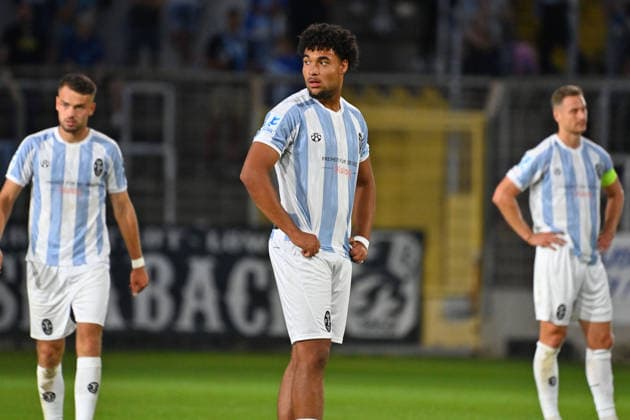 Arian Ortivero CALDERON (TSV 1860 Muenchen) nach Gegentor, Enttaeuschung,Frust,enttaeuscht, frustriert,niedergeschlagen, hi:Raphael WACH (TSV 1860 Muenchen), Dennis DRESSEL (1860 Muenchen). Aktion, Fussball Landespokal Bayern, Toto Pokal TSV 1860 Muenchen - TSV Buchbach am 01.09.2026 GRUENWALDER STADION.