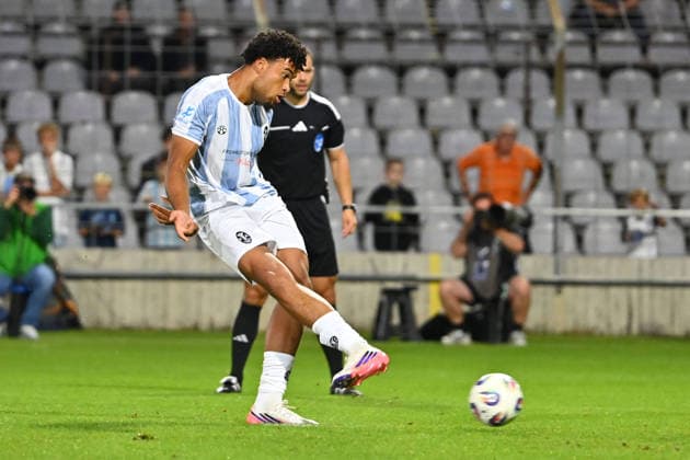 Tor Arian Ortivero CALDERON ( TSV 1860 Muenchen) schiesst per Elfmeter,Strafstoss das Tor zum 1-2,Aktion,Torschuss. Fussball Landespokal Bayern, Toto Pokal TSV 1860 Muenchen - TSV Buchbach am 01.09.2026 GRUENWALDER STADION.