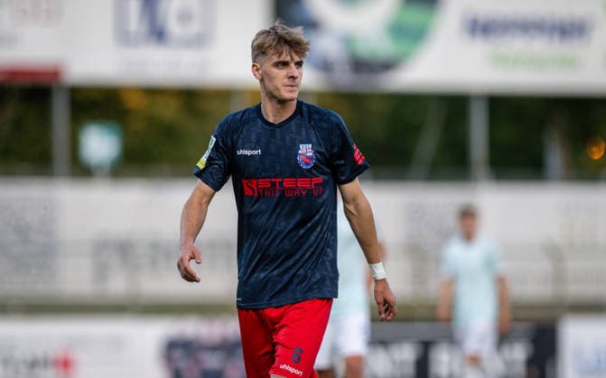 Fussball, Saison 2026 2027, Regionalliga West, 01.09.2026, 06. Spieltag, Herren, 1.FC Bocholt (mint) vs. Bonner SC (blau rot) Haris Mesic (Bonner SC), Bocholt Stadion am Huenting Deutschland