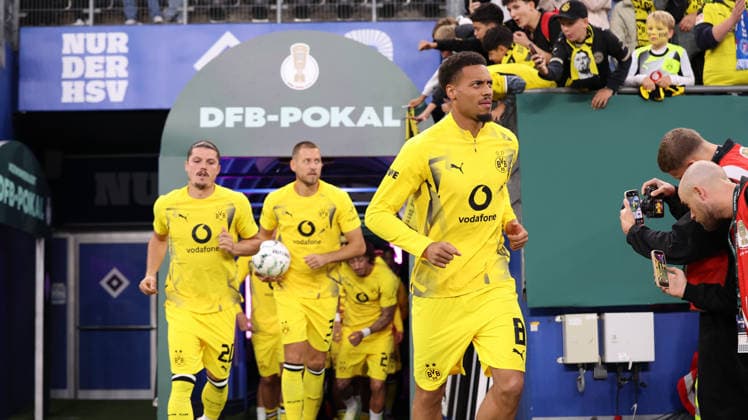 01.09.2026, xrekx, Fussball DFB Pokal 1.Runde, Hamburg-Eimsbütteler Ballsport-Club - Borussia Dortmund v.l. Einlauf der BVB Mannschaft Felix Nmecha (Borussia Dortmund) Hamburg *** September 1, 2026, xrekx, Soccer, DFB Cup First Round, Hamburg Eimsbütteler Ballsport Club vs. Borussia Dortmund – The BVB team takes the field: Felix Nmecha, Borussia Dortmund, Hamburg