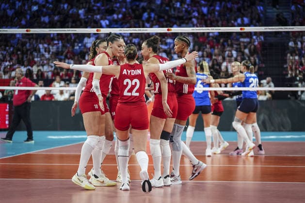 Turkiye v Azerbaijan - CEV EuroVolley 2026 ISTANBUL, TURKIYE - SEPTEMBER 01: Players of Turkiye celebrate during the 2026 Women s European Volleyball Championship match between Turkiye and Azerbaijan at Sinan Erdem Hall in Istanbul, Turkiye on September 01, 2026. Agit Erdi Ulukaya Anadolu Istanbul Turkey. Editorial use only. Please get in touch for any other usage.  Copyright: x2026xAnadoluxAgitxErdixUlukayax