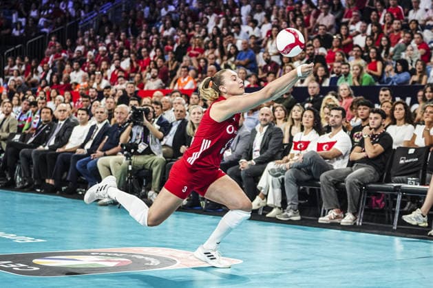 Turkiye v Azerbaijan - CEV EuroVolley 2026 ISTANBUL, TURKIYE - SEPTEMBER 01: Cansu Ozbay of Turkiye competes during the 2026 Women s European Volleyball Championship match between Turkiye and Azerbaijan at Sinan Erdem Hall in Istanbul, Turkiye on September 01, 2026. Agit Erdi Ulukaya Anadolu Istanbul Turkey. Editorial use only. Please get in touch for any other usage.  Copyright: x2026xAnadoluxAgitxErdixUlukayax