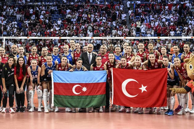Turkiye v Azerbaijan - CEV EuroVolley 2026 ISTANBUL, TURKIYE - SEPTEMBER 01: Players of Turkiye and Azerbaijan pose for photo after the 2026 Women s European Volleyball Championship match between Turkiye and Azerbaijan at Sinan Erdem Hall in Istanbul, Turkiye on September 01, 2026. Agit Erdi Ulukaya Anadolu Istanbul Turkey. Editorial use only. Please get in touch for any other usage.  Copyright: x2026xAnadoluxAgitxErdixUlukayax