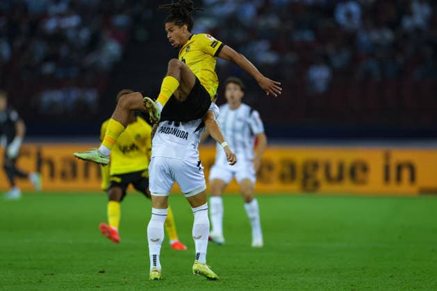 1. September 2026, Fussball, Brack Super League 2026 27, Runde 6, FC Zürich vs. BSC Young Boys, Stadion Letzigrund, Zürich, Schweiz Kevin Spadanuda (17, FC Zürich, unten) im Zweikampf mit Isaac Schmidt (22, BSC Young Boys) Photo: Urs Ottiger