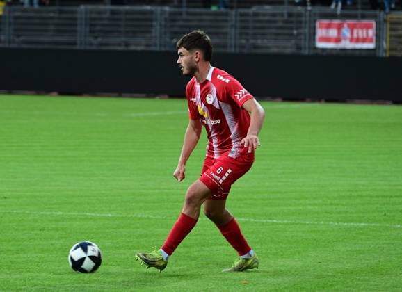 01.09.2026 xkhx Kassel, Auestadion Regionalliga Südwest Saison 2026 2027 KSV Hessen Kassel - SV Eintracht-Trier Aaron Liesche Prieto (6, Hessen Kassel) Freisteller