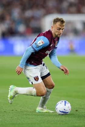 Jarrod Bowen of West Ham United runs with the ball West Ham United v Wolverhampton Wanderers, EFL Championship, Football, London Stadium, London, UK, 01 09 2026, England - 01 Sep 2026London London Stadium England United Kingdom EDITORIAL USE ONLY No use with unauthorised audio, video, data, fixture lists, club league logos or live services. Online in-match use limited to 120 images, no video emulation. No use in betting, games or single club league player publications.  Copyright: xHanc WiredxPhotos Shutterstockx 17129749b