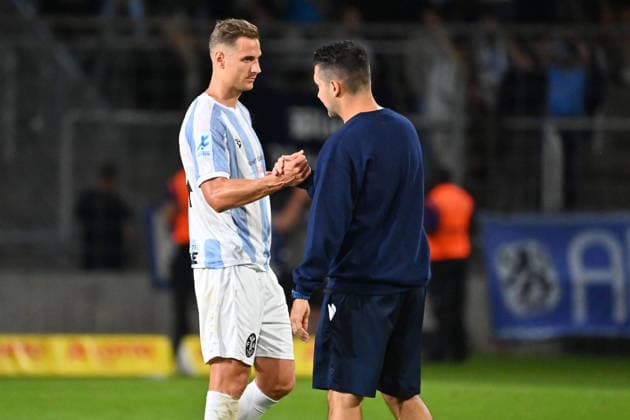 Trainer Alper KAYABUNAR (1860) und Dennis DRESSEL (1860 Muenchen) nach Spielende, Enttaeuschung,Frust,enttaeuscht, frustriert,niedergeschlagen, Fussball Landespokal Bayern, Toto Pokal TSV 1860 Muenchen - TSV Buchbach 1-3 am 01.09.2026 GRUENWALDER STADION.