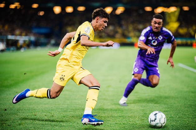 DFB-Pokal: HEBC - Borussia Dortmund, 01.09.2026 Samuele Inacio (Borussia Dortmund, 40) am Ball; Fußball, DFB-Pokal, 1. Runde: HEBC vs. Borussia Dortmund am 01.09.2026 im Volksparkstadion, Hamburg DFB REGULATIONS PROHIBIT ANY USE OF PHOTOGRAPHS AS IMAGE SEQUENCES AND OR QUASI-VIDEO. *** DFB Cup: HEBC vs. Borussia Dortmund, September 1, 2026; Samuele Inacio (Borussia Dortmund), 40, with the ball; soccer, DFB Cup, First Round: HEBC vs. Borussia Dortmund on September 1, 2026, at the Volksparkstadion, Hamburg. DFB regulations prohibit any use of photographs as image sequences and or quasi-video. Copyright: xBEAUTIFULxSPORTS Tonhäuserx