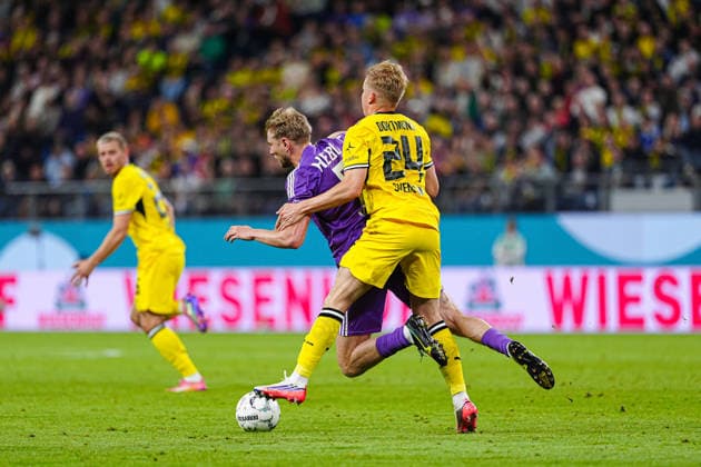 Tjorven Köhler (HEBC Hamburg, 07), Daniel Svensson (Borussia Dortmund, 24) GER, HEBC Hamburg vs. Borussia Dortmund, Fußball, DFB-Pokal, 1. Runde, Saison 2026 2027, 01.09.2026 GER, HEBC Hamburg vs. Borussia Dortmund, Fußball, DFB-Pokal, 1. Runde, Saison 2026 2027, 01.09.2026 Hamburg *** Tjorven Köhler, HEBC Hamburg, 07; Daniel Svensson, Borussia Dortmund, 24 GER; HEBC Hamburg vs. Borussia Dortmund, Soccer, DFB Cup, 1st Round, 2026–2027 Season, September 1, 2026 GER, HEBC Hamburg vs. Borussia Dortmund, Soccer, DFB Cup, Round 1, 2026–2027 season, September 1, 2026 Hamburg Copyright: xEibner-Pressefoto MarcelxvonxFehrnx EP_MFN
