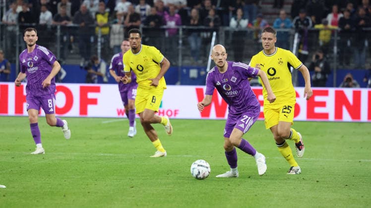 01.09.2026, xrekx, Fussball DFB Pokal 1.Runde, Hamburg-Eimsbütteler Ballsport-Club - Borussia Dortmund v.l. Fabian Lemke (HEBC) Joey Veerman (Borussia Dortmund) Hamburg *** September 1, 2026, xrekx, Soccer, DFB Cup First Round, Hamburg Eimsbütteler Ballsport Club vs. Borussia Dortmund, l Fabian Lemke, HEBC, Joey Veerman, Borussia Dortmund, Hamburg