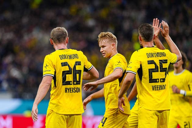 Torjubel Borussia Dortmund nach Eigentor zum 0:1 Janek Wrede (HEBC Hamburg, 15) GER, HEBC Hamburg vs. Borussia Dortmund, Fußball, DFB-Pokal, 1. Runde, Saison 2026 2027, 01.09.2026 GER, HEBC Hamburg vs. Borussia Dortmund, Fußball, DFB-Pokal, 1. Runde, Saison 2026 2027, 01.09.2026 Hamburg *** Borussia Dortmund celebrates a goal after an own goal makes it 0–1 by Janek Wrede of HEBC Hamburg, September 15, Germany, HEBC Hamburg vs. Borussia Dortmund, soccer, DFB Cup, 1st round, 2026–2027 season, September 1, 2026, Germany, HEBC Hamburg vs. Borussia Dortmund, Soccer, DFB Cup, 1st Round, 2026–2027 season, September 1, 2026, Hamburg Copyright: xEibner-Pressefoto MarcelxvonxFehrnx EP_MFN