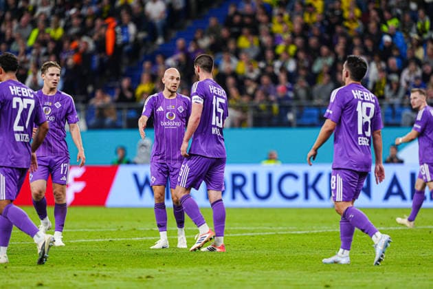 Mitspieler trösten Janek Wrede (HEBC Hamburg, 15) nach Eigentor GER, HEBC Hamburg vs. Borussia Dortmund, Fußball, DFB-Pokal, 1. Runde, Saison 2026 2027, 01.09.2026 GER, HEBC Hamburg vs. Borussia Dortmund, Fußball, DFB-Pokal, 1. Runde, Saison 2026 2027, 01.09.2026 Hamburg *** Teammates console Janek Wrede of HEBC Hamburg, 15, after an own goal, GER, HEBC Hamburg vs. Borussia Dortmund, soccer, DFB Cup, 1st round, 2026–2027 season, September 1, 2026, GER, HEBC Hamburg vs. Borussia Dortmund, soccer, DFB Cup, 1st round, 2026–2027 season, September 1, 2026, Hamburg Copyright: xEibner-Pressefoto MarcelxvonxFehrnx EP_MFN