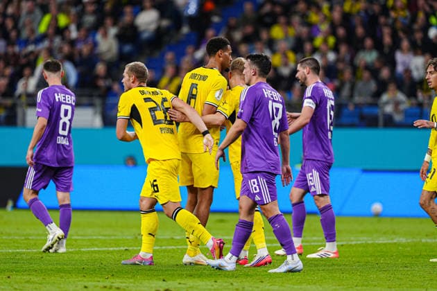 Torjubel Borussia Dortmund nach Tor zum 0:2 Daniel Svensson (Borussia Dortmund, 24) GER, HEBC Hamburg vs. Borussia Dortmund, Fußball, DFB-Pokal, 1. Runde, Saison 2026 2027, 01.09.2026 GER, HEBC Hamburg vs. Borussia Dortmund, Fußball, DFB-Pokal, 1. Runde, Saison 2026 2027, 01.09.2026 Hamburg *** Borussia Dortmund celebrates after Daniel Svensson scores to make it 0–2, Borussia Dortmund, 24 GER, HEBC Hamburg vs. Borussia Dortmund, Soccer, DFB Cup, 1st Round, 2026–2027 Season, September 1, 2026, GER, HEBC Hamburg vs. Borussia Dortmund, Soccer, DFB Cup, Round 1, 2026–2027 season, September 1, 2026, Hamburg Copyright: xEibner-Pressefoto MarcelxvonxFehrnx EP_MFN
